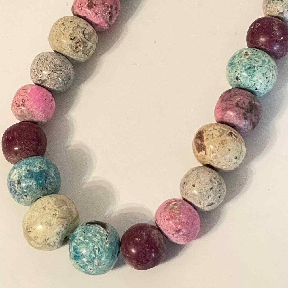 Vintage Heavy Beaded Necklace with Screw Clasp Colorful Pastel Rock-like Chunky - Picture 3 of 4